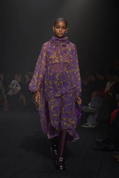 Look 50